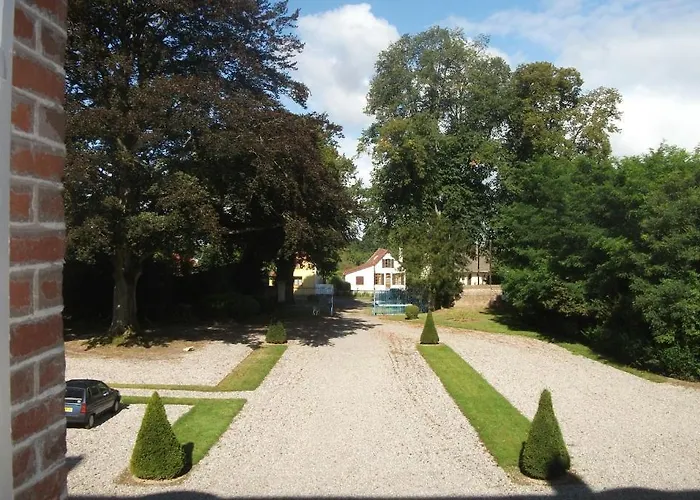 Chateau De Bussus Pensionat Yaucourt-Bussus